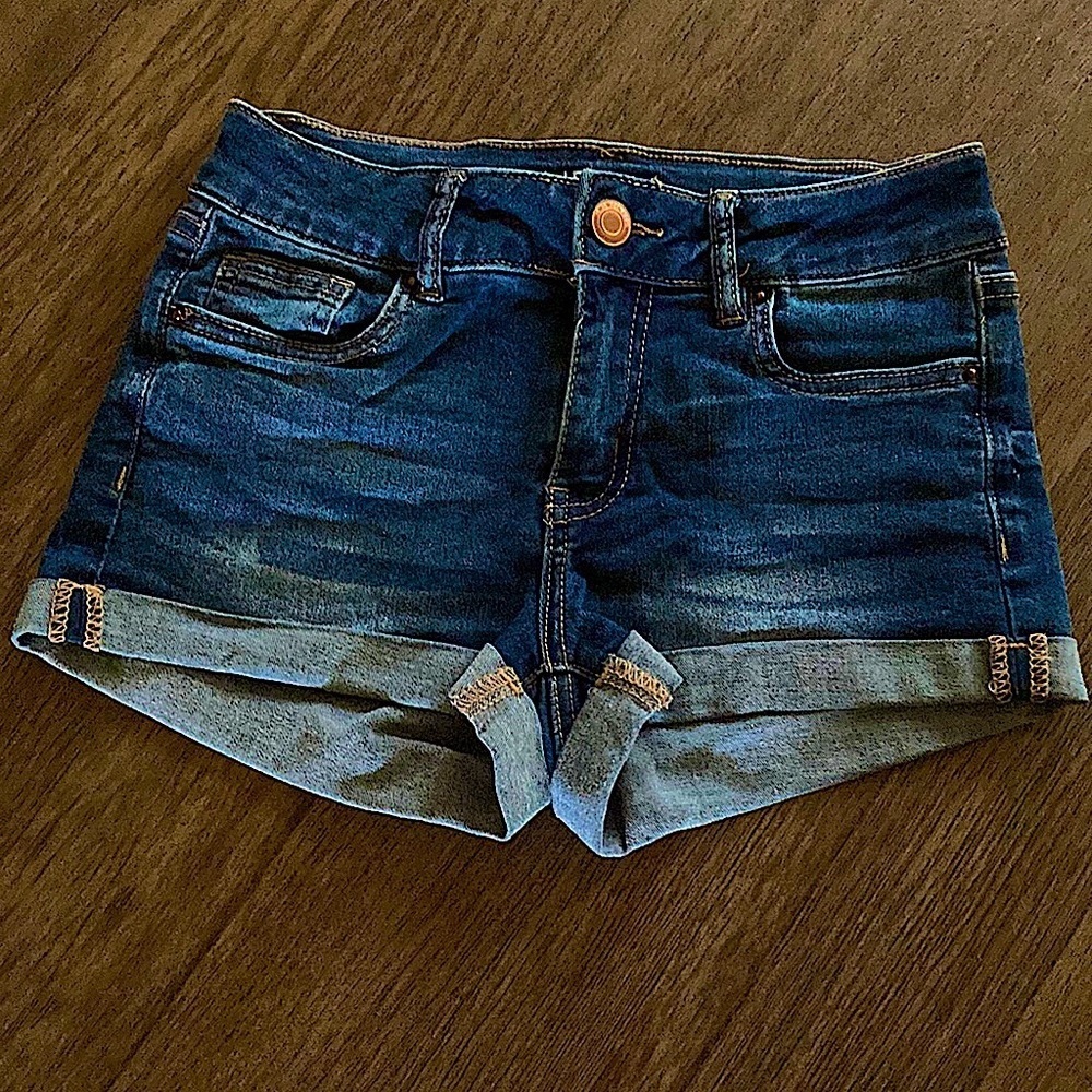 •LONDON 90’s VINTAGE, Low Rise Jean Shorts